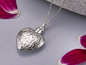 Lockets with ashes, a very special Valentine's present